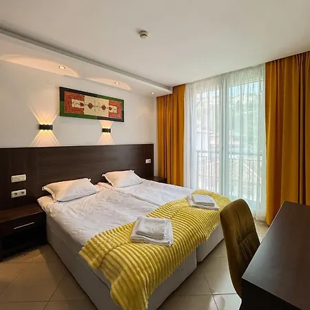 2 Bedroom Oliver In Marina *