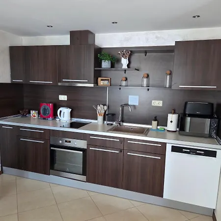 2 Bedroom Oliver In Marina *