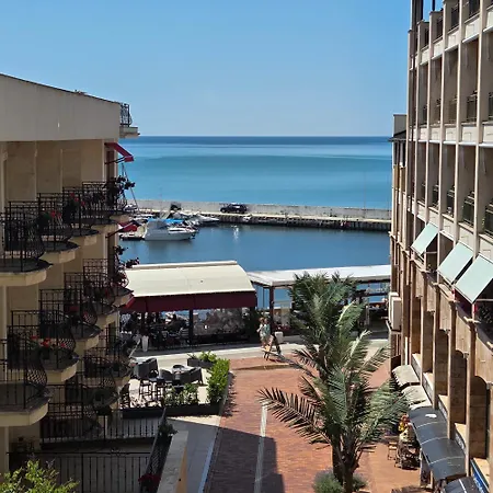 2 Bedroom Oliver In Marina *